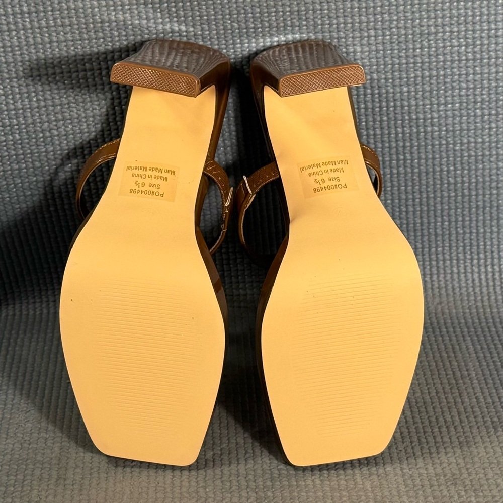 Journee Collection Women’s Naivee Dress Sandals Brown Size 6.5 New - Picture 8 of 10